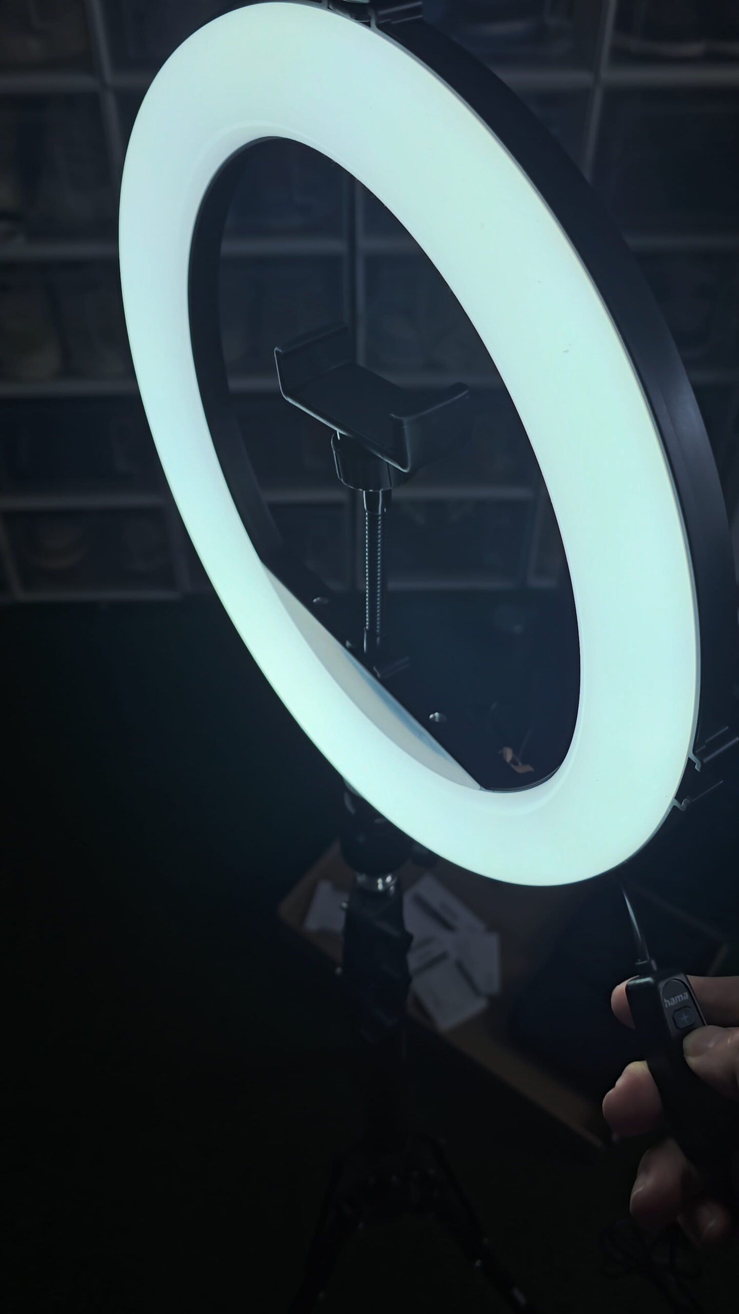 Hama LED-Ringleuchte SpotLight Steady 120 III im Test – Viel Licht für wenig Geld - PlayStationInfo